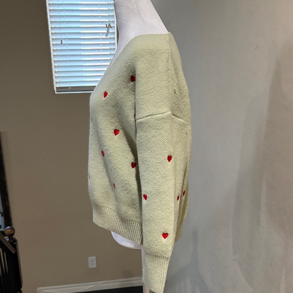 Heart Patterned Green Sweater - Picture 3 of 4